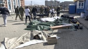 Ataque en una estación de trenes en Ucrania dejó 50 civiles  muertos y más de 100 heridos