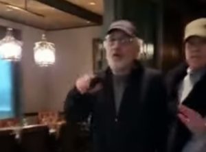 ¿Mala onda?: el video viral de Robert de Niro negándole el saludo a una fanática argentina