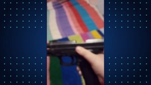 "Mañana la voy a usar": el preocupante video de un alumno de 11 años amenazando a sus compañeros con un arma