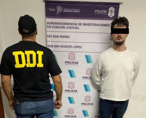 Secuestró a un hombre y lo obligó a hacer compras online mientras lo amenazaba con un destornillador