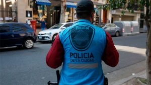 "Son delincuentes que se ponen un uniforme": detuvieron a tres policías que robaron medio millón de pesos