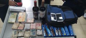 Robó plata, vinos y galletas e intentó zafar de la policía escondiéndose en una heladera