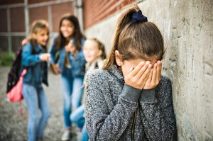 Denunció que su hija es víctima de bullying y le pidieron que no la lleve más al colegio