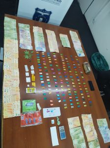 Encontraron en tres casas de Guaymallén marihuana y mucha cocaína envuelta en papeles glasé