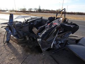 Fotos: un auto quedó totalmente destruido tras un accidente en el Acceso Sur