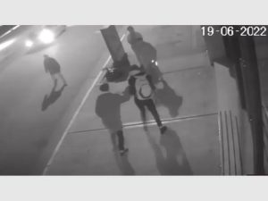 Video sensible: El momento en el que el joven asesinado intenta escapar de sus agresores menores de edad