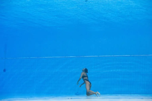 Dramático rescate: se desmayó mientras competía en el Mundial de Natación