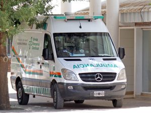 Terrible accidente en la calle Vicente Zapata: un auto atropelló y arrastró 50 metros a dos hombres