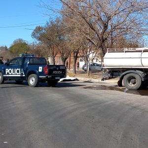 Mendoza: iba en moto, chocó con un camión y murió