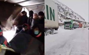 Video desesperante: Así caminaban entre la nieve las personas varadas en búsqueda de refugio