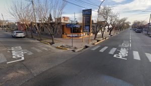 Vendía cigarrillos de madrugada en un kiosko de Maipú y un hombre armado le robó todo