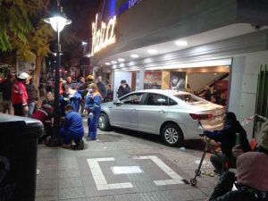 Imputaron al conductor que atropelló a 23 personas en el Teatro Plaza y seguirá detenido