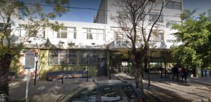 Una adolescente de 16 años atacó a navajazos a una compañera a la salida del colegio