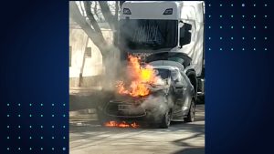 Video: el auto del boxeador Cotón Reveco se incendió en Guaymallén