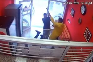 Video: defendió a su hermana por violencia de género y su cuñado y dos más lo atacaron con fierros