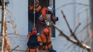 Video: lo denunciaron por violación y se murió cuando llegó la Policía