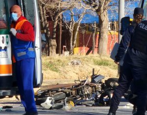 Chocaron de frente dos motos en Mendoza: un hombre murió y una mujer sufrió fracturas en las piernas