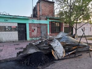 Las Heras: Discutió con su pareja, abrió el gas y le prendió fuego la casa