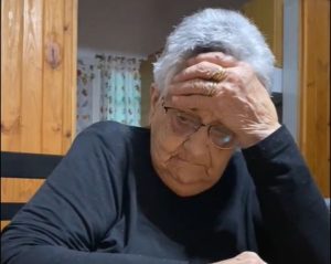 "¿Cómo te vas a hacer una cosa tan fiera?": Se tatuó en honor a su abuela y la respuesta fue la peor