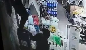 Video: se resistió a un robo en su local, le pegaron culatazos en la cabeza y le provocaron un traumatismo de cráneo