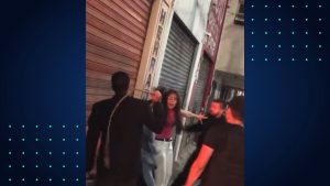 Video: patovicas le pegaron latigazos a una chica y un joven a la salida del boliche