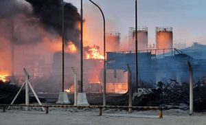 Terrible explosión en una refinería de Plaza Huincul: hay al menos tres muertos