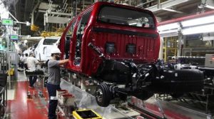 Toyota y Ford suspenden su producción por falta de neumáticos