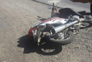 Falleció un hombre de 64 años que circulaba en moto, perdió el control y cayó