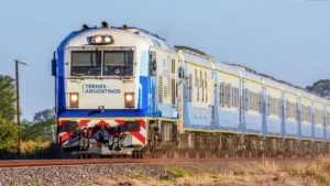 Estaba borracho, se quedó dormido en las vías y fue embestido por el tren