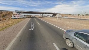 Un hombre de 55 años que iba en moto falleció luego caerse en el Acceso Este y Tirasso