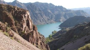 Mendoza: un turista está muy grave tras caerse de 15 metros de un cerro