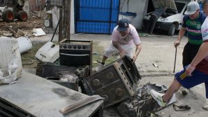 Volvía con sus cinco hijos a su casa de la escuela y explotó la garrafa: todos están internados