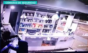 Tres robos en un lubricentro en una semana: ladrones lo desvalijaron en minutos