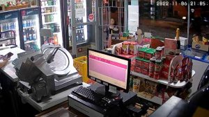 Video: Así balearon a una niña de 6 años mientras compraba en un kiosco