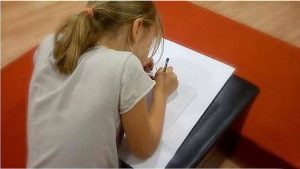 Tras una charla de ESI, una niña escribió una carta pidiendo ayuda para su mamá