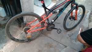 Sin escrúpulos: apuntaron con revólveres a dos niños para sacarles las bicicletas en Santa Rosa