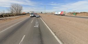 Una pareja circulaba en un auto robado, volcó en el Acceso Este y terminó detenida