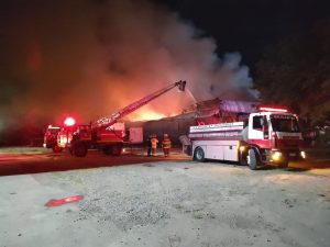 Luján: importante incendio de una fábrica ubicada en el Acceso Sur