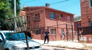 "Es un milagro": dieron de alta a la nena de 7 años baleada por la mamá policía