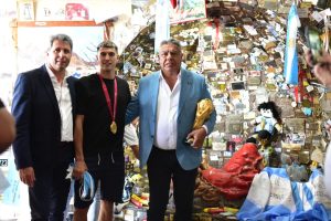 Las fotos y video de Tapia y la Copa del Mundo en la Difunta Correa