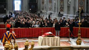 Video: así despide el Mundo al papa Benedicto XVI