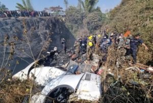 Video: un pasajero filmó en vivo cómo caía el avión en Nepal