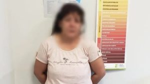 Hallaron a un hombre degollado en su casa y detuvieron a su esposa