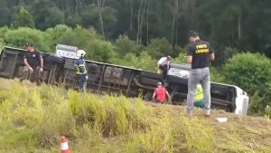 Tragedia de una mamá y su hijo argentinos en Brasil: murieron tras caer en un colectivo