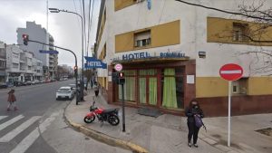 Misterio: hallaron a dos hombres de 88 y 43 años muertos en un hotel