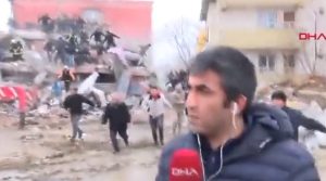 "Un terremoto está ocurriendo ahora": el momento de pánico de un periodista tras una réplica del sismo en Turquía en pleno vivo