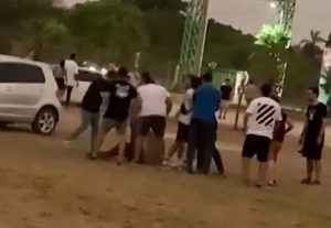 Video: atacaron a un joven en patota y le pegaron patadas en la cabeza