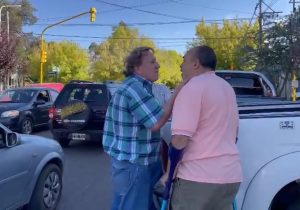 Polémica: dos políticos se agarraron a las piñas en plena calle