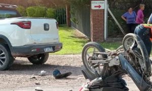 Una mendocina de 48 años falleció tras chocar en su moto contra una camioneta en el carril Chimbas