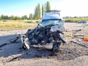 Mendoza: un camión chocó contra una camioneta en la Ruta 7 y hay dos heridos graves